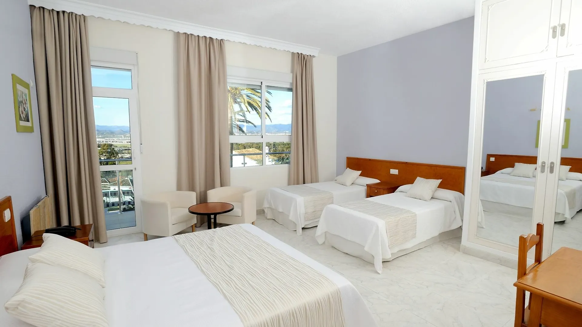 Hotel Complejo Los Rosales Torremolinos 2*,